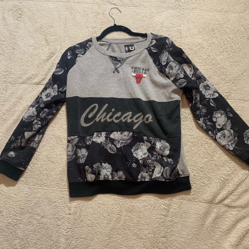 Chicago bulls sweater - Picture 3 of 5
